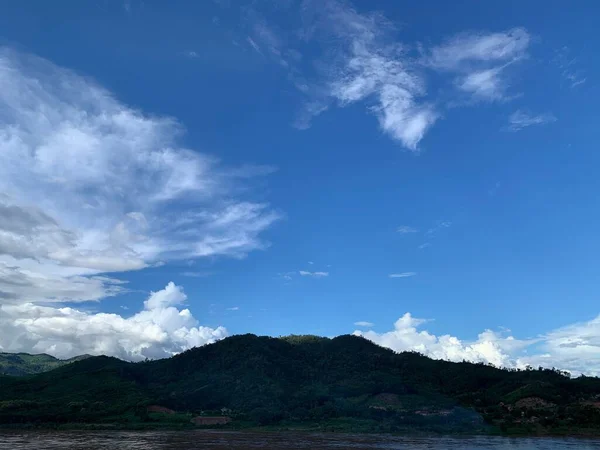 Pemandangan Gunung Yang Indah Bawah Latar Belakang Langit Biru — Stok Foto