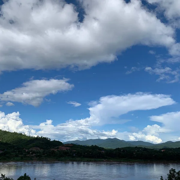 Природное Облако Голубом Фоне Неба — стоковое фото