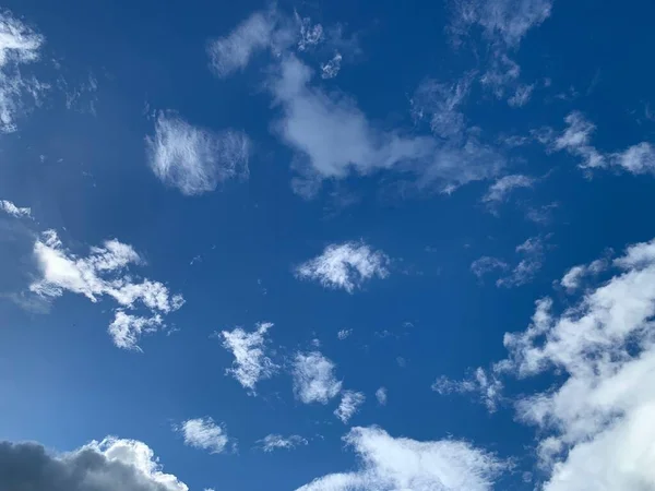 Eine Wolke Auf Klarem Blauem Himmel Hintergrund Ep34 — Stockfoto