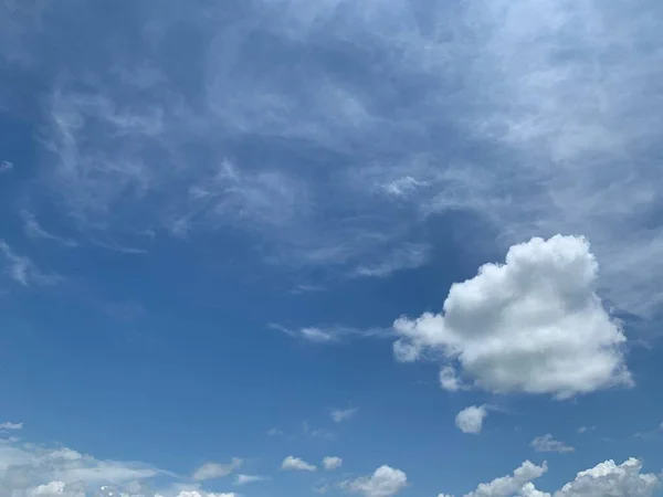 Una Nuvola Sfondo Cielo Blu Ep38 — Foto Stock