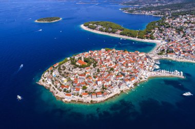 Primosten eski şehir havadan görünümü