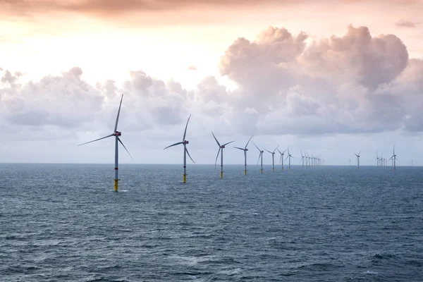Zonsondergang Boven Offshore Windpark Groene Stroomopwekking — Stockfoto