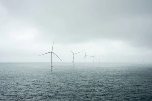 Zonsondergang Boven Offshore Windpark Groene Stroomopwekking — Stockfoto