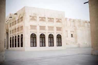 Doha caddesinde geleneksel dans - Katar