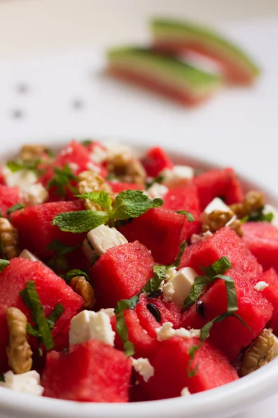Karpuz, Feta peyniri ve ceviz salatası.