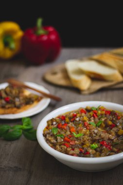 Patlıcan ve Bell Pepper Caponata.