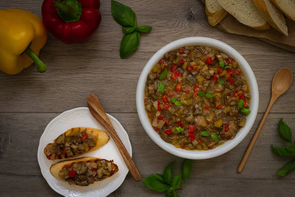 Patlıcan ve Bell Pepper Caponata.