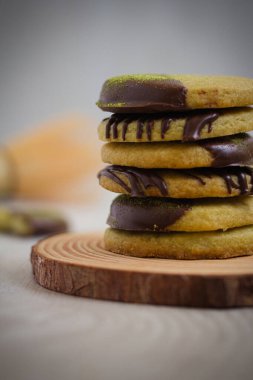 Matcha ve Kara Çikolatalı Kurabiye