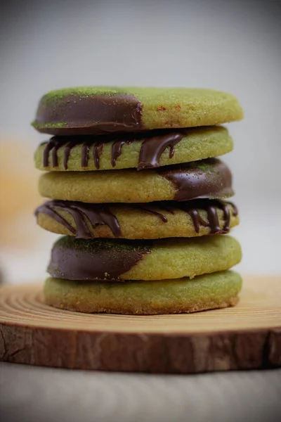Matcha ve Kara Çikolatalı Kurabiye