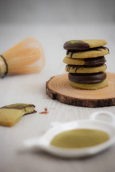 Matcha ve Kara Çikolatalı Kurabiye