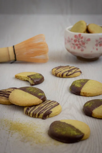 Matcha ve Kara Çikolatalı Kurabiye