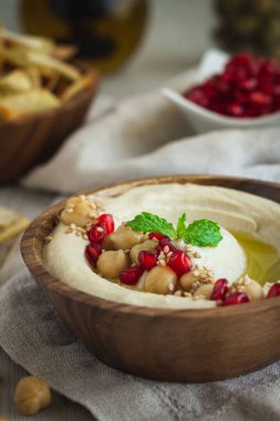 Nar tohumlu ev yapımı humus.