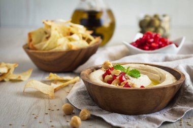 Nar tohumlu ev yapımı humus.