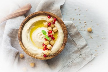 Nar tohumlu ev yapımı humus.