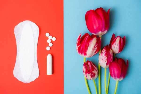 Menstruace Bílý Bavlněný Tampon Pilulkami — Stock fotografie