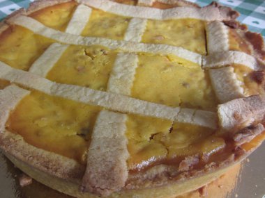 Pastiera Napoletana denilen geleneksel İtalyan pasta