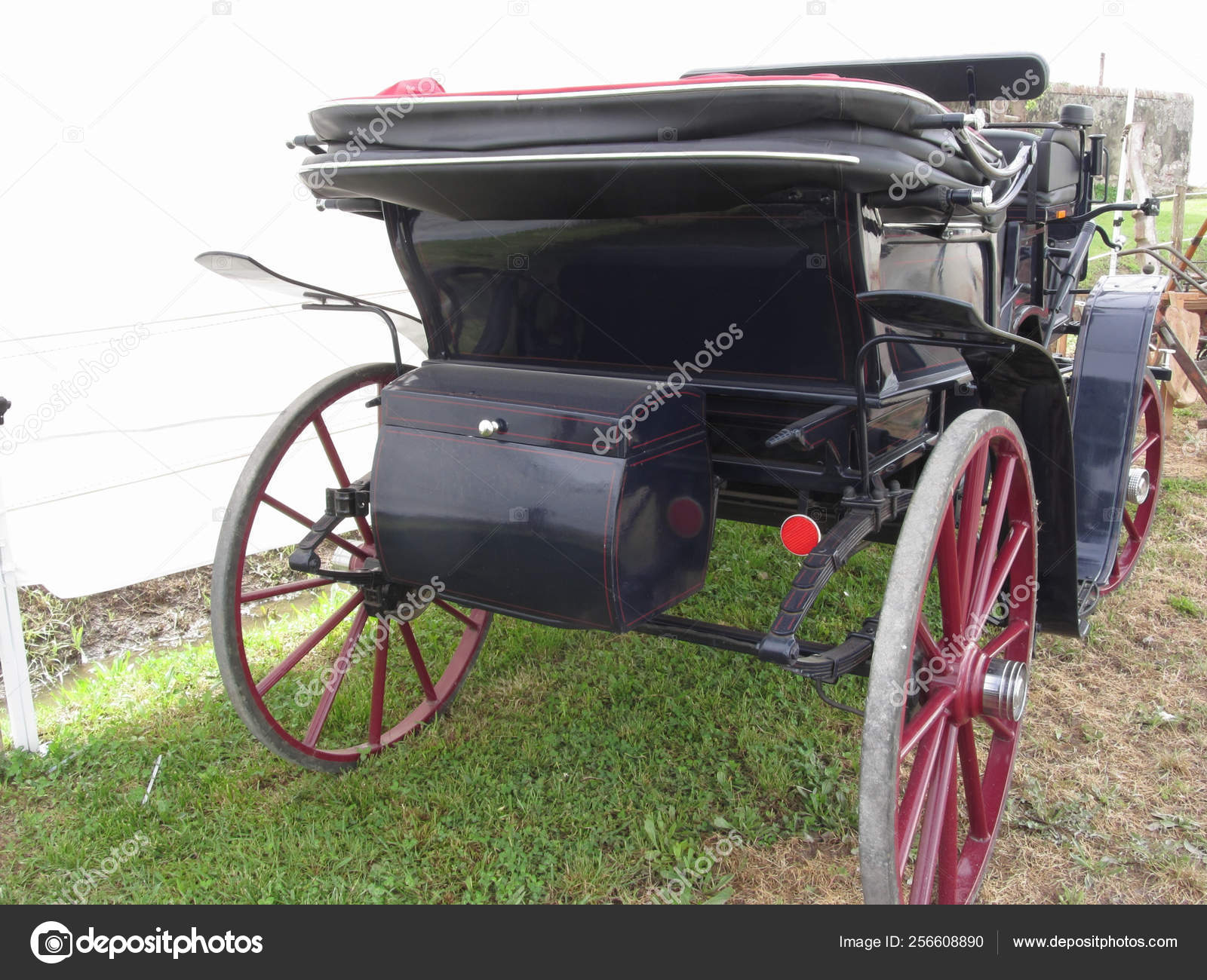 old fashioned buggy