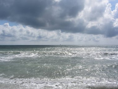Marina di Pisa Beach yaz, bulutlu bir günde deniz kıyısı. Toskana, İtalya