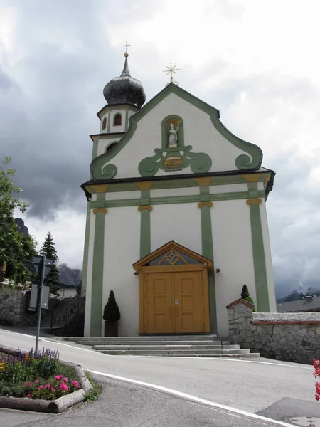 Igreja paroquial de San Cassiano. Badia, Tirol do Sul, Itália — Fotografia de Stock