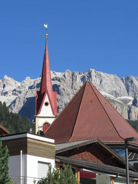 Blick auf Gröden, Südtirol, Südtirol, Südtirol, Südtirol - Italien mit Dolomitenhintergrund — Stockfoto