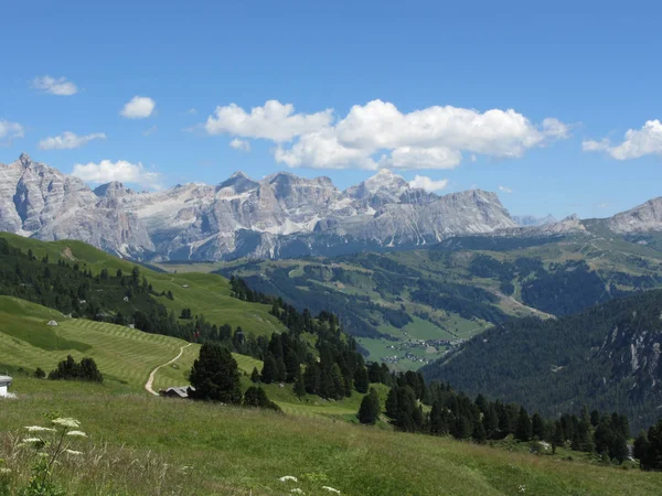 Panoramic mountain view of the italian Dolomites at summer . Valgardena, South Tyrol , Bolzano , Italy — Stock Photo, Image