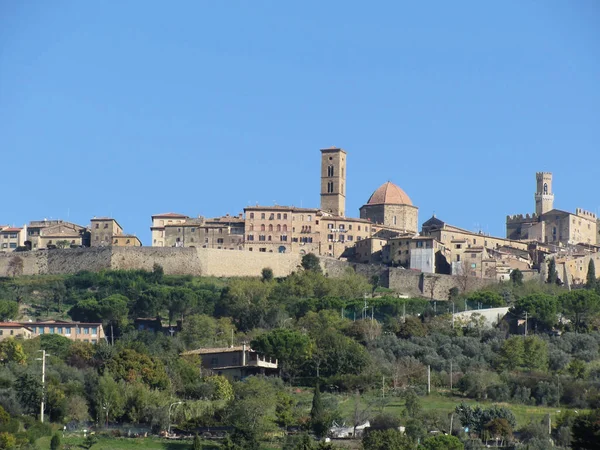 Panorama del paese di Volterra, provincia di Pisa. Toscana, Italia — Foto Stock