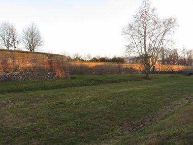 Porta San Donato ile Lucca antik duvarları. Toskana, İtalya