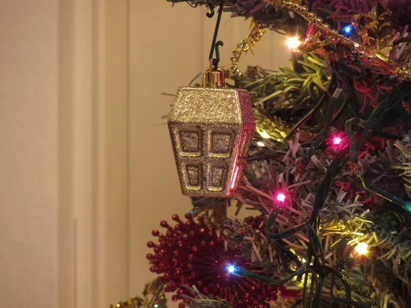 Christbaum Und Weihnachtsschmuck — Stockfoto