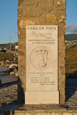 Cabo de Roca, Portekiz - 08 11 2018: Karanın bitip denizin başladığı Cabo de Roca. Avrupa kıtasının en batı noktası.