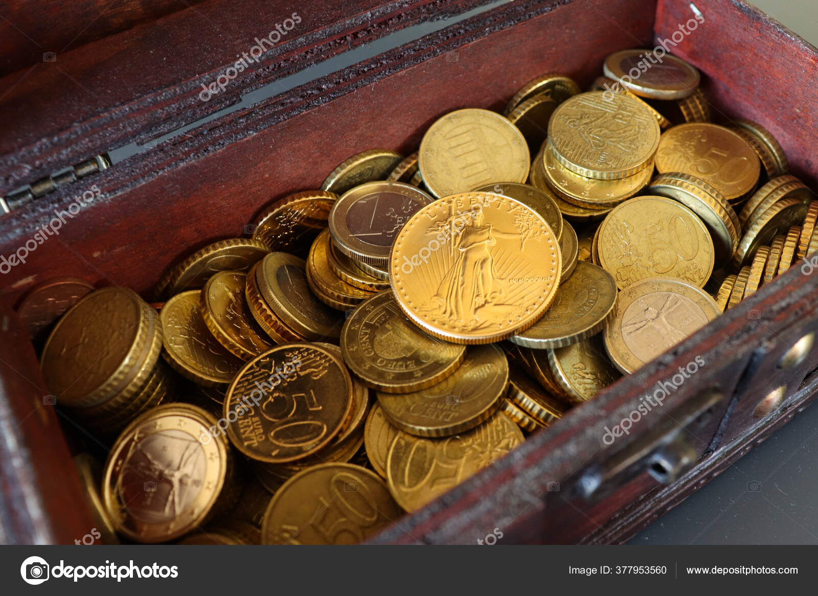 著名的1盎司50美元黄金美国鹰金币系列硬币的封印1987年——图库图片© manuel.zanoni@gmail.com #377953560