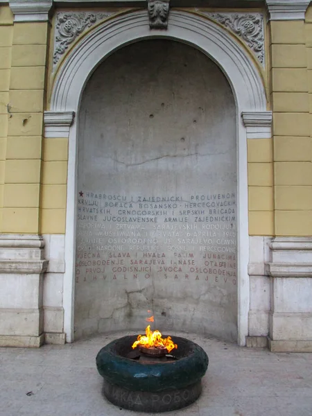 Vjecna Vatra Μνημείο Πολέμου Στο Σαράγιεβο Της Βοσνίας Την Αιώνια — Φωτογραφία Αρχείου