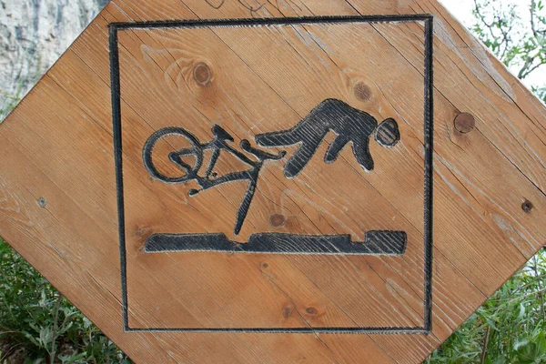 Sygnał Ostrzegawczy Drodze Ponale Sygnał Informuje Motocyklistów Niebezpieczeństwie Upadku Szlak — Zdjęcie stockowe