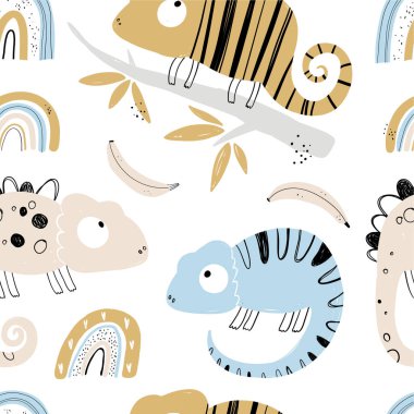 Beyaz arkaplanda, İskandinav tarzında bukalemunlar, gökkuşakları ve muzlarla el yapımı basit düz deseni tekrarlayan el yapımı çocuk çizimi. Sevimli bebek hayvanlar. Çocuklar için desen.