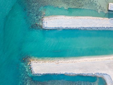 Baan Tai Rıhtımı ya da Phangan Adası 'ndaki açık mavi gökyüzü, Tayland