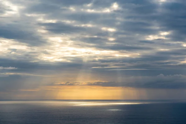 Widok Lotu Ptaka Szare Chmury Wieczorne Nad Tasman Horyzont Morski — Zdjęcie stockowe