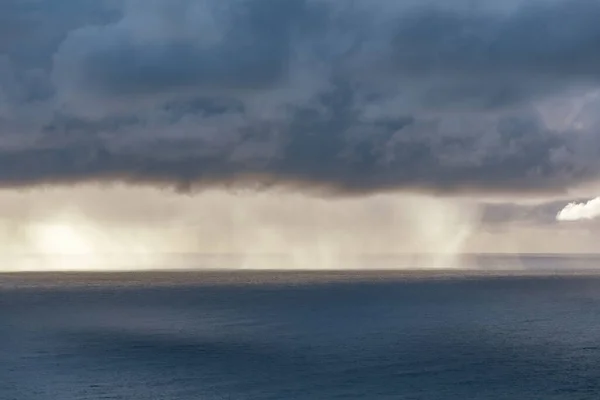 Luchtfoto Van Grijze Avondwolken Boven Tasman Zee Horizon — Stockfoto