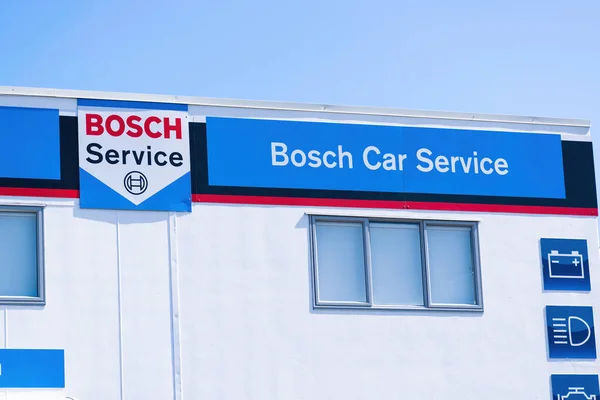 Auckland / Yeni Zelanda - 27 Ocak 2020: Henderson 'daki Bosh Araba Hizmetleri ofisi. Bosch ürünleri, profesyonel araba atölyesi hizmetleri ile uzman tavsiyesi, onarım ve bakım hizmeti sunar.
