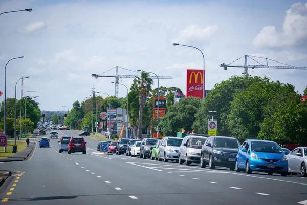Auckland / Yeni Zelanda - 8 Şubat 2020: Henderson 'daki Lincoln Yolu' nun Perspektif Manzarası