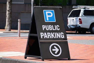 Halka açık park sandviç tahtası görüntüsü