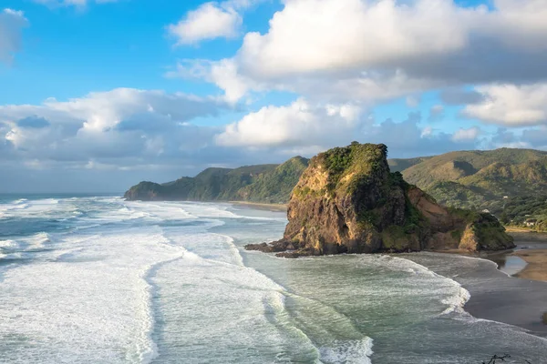 Blick Auf Die Tasmanische Meeresküste Mit Langen Surfwellen — Stockfoto