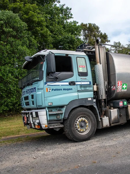 Auckland / Yeni Zelanda - 10 Ocak 2020: Piha yolundaki yol çalışmaları