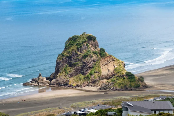 Luftaufnahme Vom Strand Von Piha Mit Sanddünen Und Dorfhäusern Von — Stockfoto