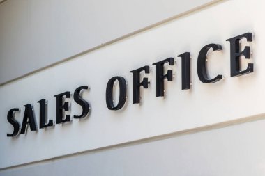 İşaretli satış ofisi girişi görüntüsü