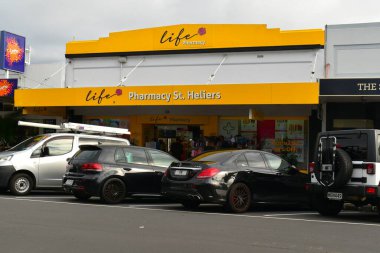 Auckland / Yeni Zelanda - 30 Haziran 2020: St Heliers 'de perakende ticaret manzarası