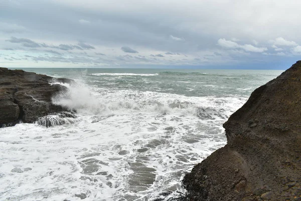 Vue Formation Rocheuse Côtière Plage Piha — Photo