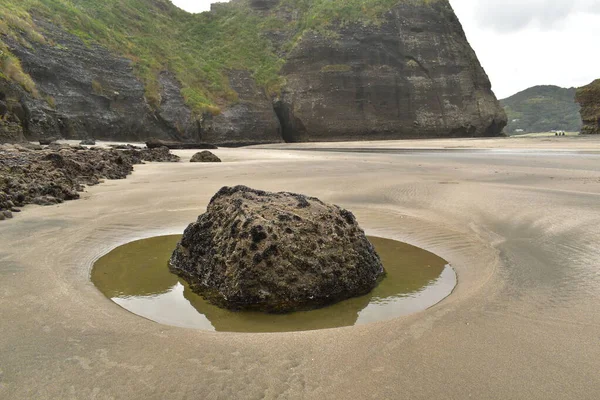 Vista Praia Piha Formação Rochosa Costeira — Fotografia de Stock