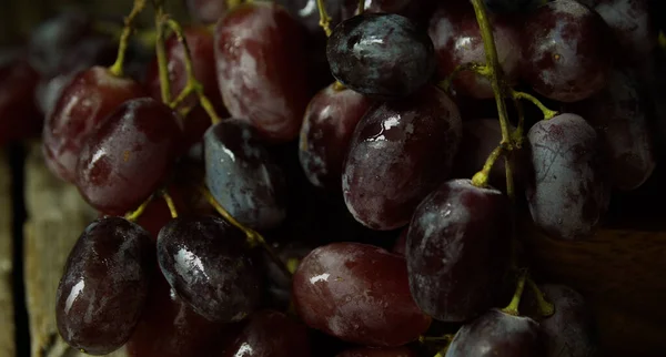 Low Key Photo Freshness Fruit Purple Grapes Closeup Wooden Background — Stock Photo, Image