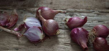 Taze Mor Şalgam Grubu Çiğ Bitkiler Sağlıklı Yiyecekler İçin Ahşap Arkaplanda Sebze Kapanışı