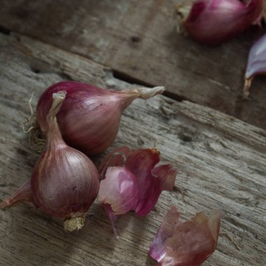 Taze Mor Şalgam Grubu Çiğ Bitkiler Sağlıklı Yiyecekler İçin Ahşap Arkaplanda Sebze Kapanışı
