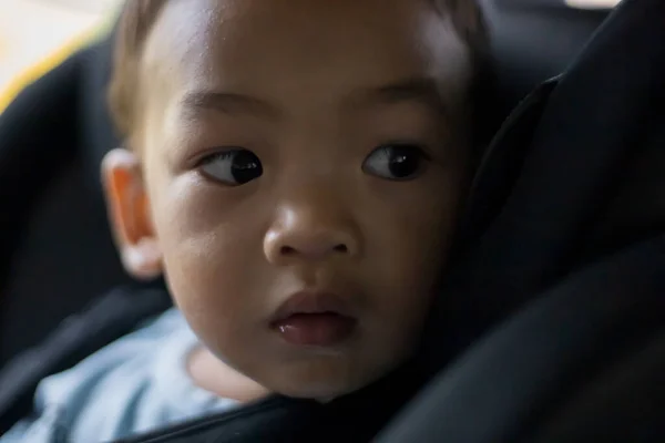 Anno Vecchio Adorabile Asiatico Ragazzo Alone Guardarsi Intorno Auto Seggiolino — Foto Stock